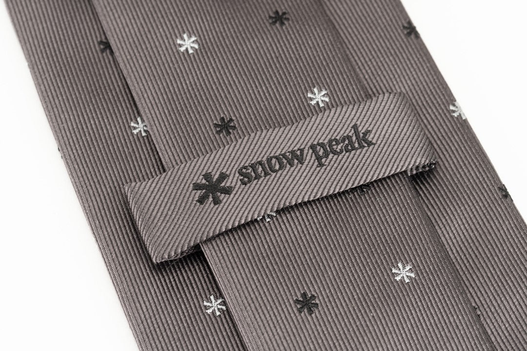 ⁣⁢Cravate Grise À Motif D'Astérisque Snow Peak⁤⁣